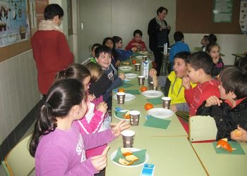 AGACA e “la Caixa” conciencian a escolares de Carballo sobre o valor do almorzo