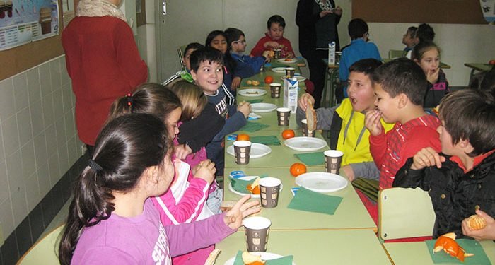 AGACA e “la Caixa” conciencian a escolares de Carballo sobre o valor do almorzo