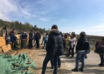 Estudantes de Ponteareas descobren con AGACA e Rede Eusumo o funcionamento das cooperativas