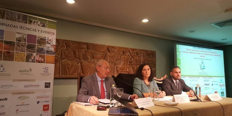 Expertos en alimentación animal apuestan por un futuro con menos antibióticos y nuevas materias primas