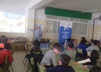 “Almorz@ con Beizos Brancos” fomenta almorzos sans entre escolares de Burela