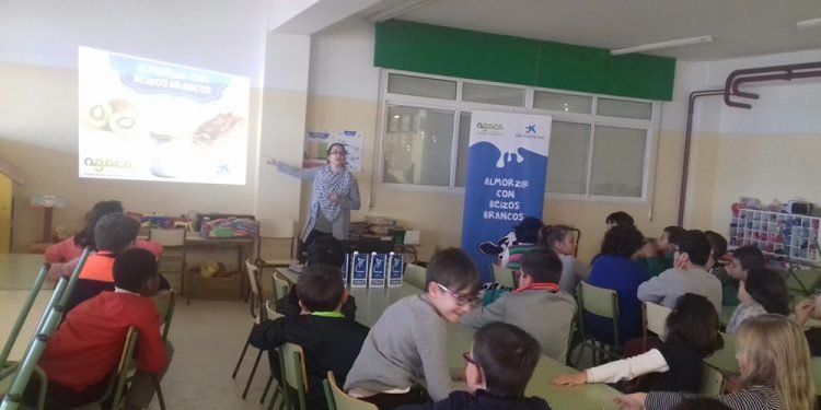 “Almorz@ con Beizos Brancos” fomenta almorzos sans entre escolares de Burela