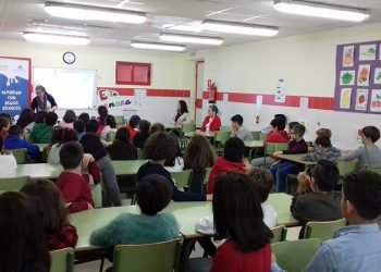 Estudantes de Ourense proban alimentos sans con “Almorz@ con Beizos Brancos”