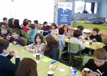 Cincuenta estudantes do Pío XII proban almorzos sans con Obra Social “la Caixa”