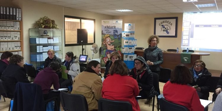 Socias de Cobideza aprenden claves para entrar nun Consello Reitor con Obra Social “la Caixa” e AGACA