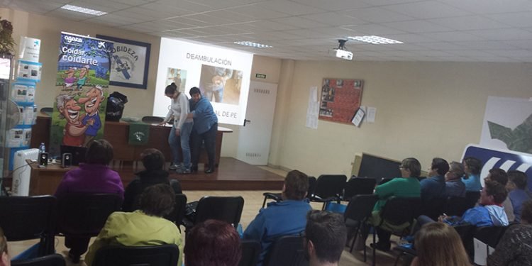 Obra Social “a Caixa” e AGACA forman a socios de Cobideza en envellecemento activo e atención a maiores