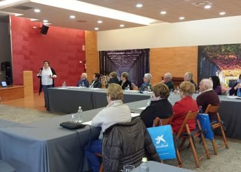 Consellos sobre atención a maiores e envellecemento activo en Martín Códax con AGACA e Obra Social “la Caixa”