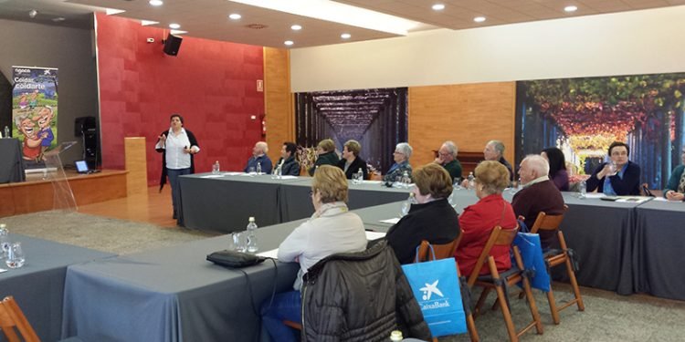 Consellos sobre atención a maiores e envellecemento activo en Martín Códax con AGACA e Obra Social “la Caixa”