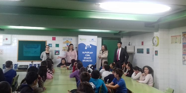 Obra Social “la Caixa” e AGACA mostran a escolares de Vigo o valor de almorzar