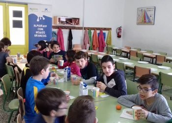 Máis de 900 estudantes participaron este curso en “Almorz@ con Beizos Brancos” de Obra Social “la Caixa”  e AGACA