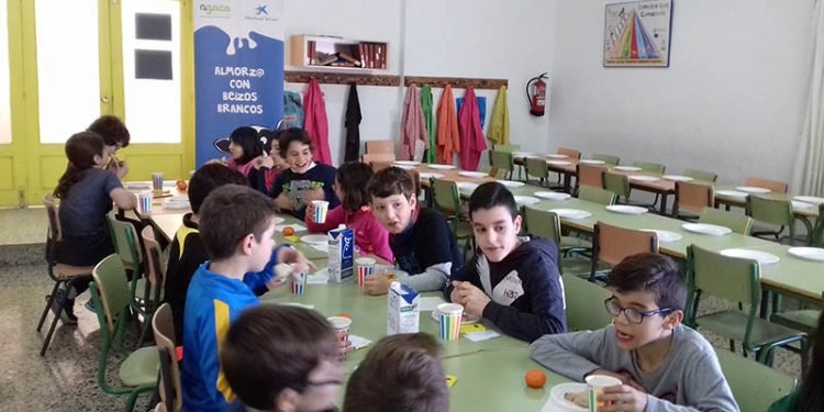 Máis de 900 estudantes participaron este curso en “Almorz@ con Beizos Brancos” de Obra Social “la Caixa”  e AGACA