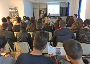 Feiraco e Rede Eusumo difunden o cooperativismo entre estudantes composteláns