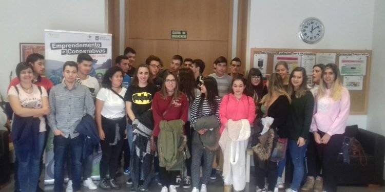 Terra de Trasancos e Rede Eusmo abren o cooperativismo a estudantes de Sergude