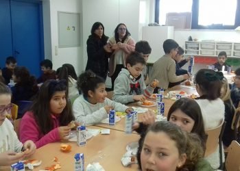 Corenta escolares de Miño almorzan saudablemente con AGACA e Obra Social “la Caixa”