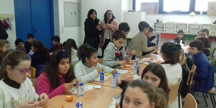 Corenta escolares de Miño almorzan saudablemente con AGACA e Obra Social “la Caixa”
