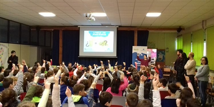 Multitudinario almorzo educativo  para escolares betanceiros