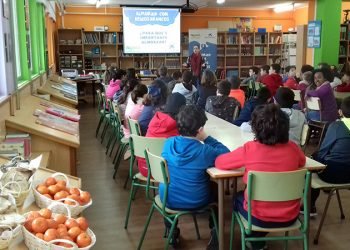 AGACA inculca a importancia do almorzo entre escolares de primaria en Boiro
