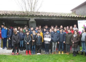 Escolares do CEIP Monte dos Postes achéganse ao cooperativismo da man de AGACA e Casa Grande de Xanceda