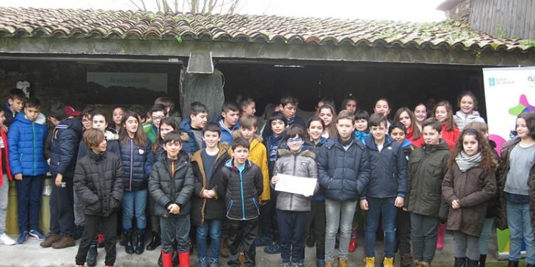 Escolares do CEIP Monte dos Postes achéganse ao cooperativismo da man de AGACA e Casa Grande de Xanceda