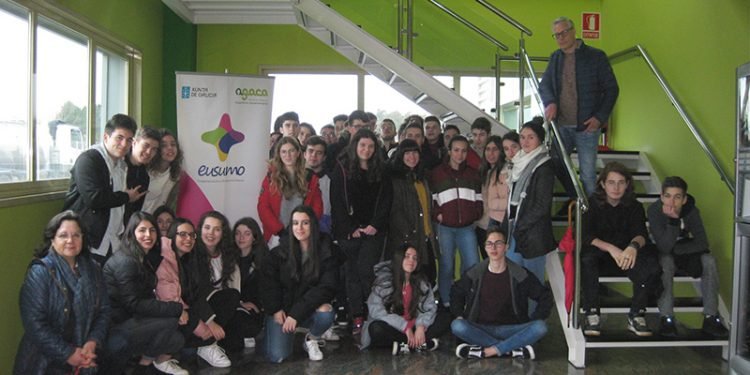 Dairylac e AGACA forman en cooperativismo a estudantes de Bacharelato