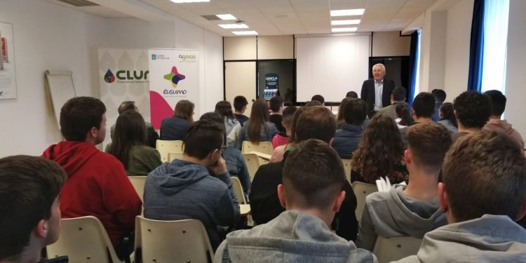 Estudantes de Vilalba achéganse ao cooperativismo con AGACA e Feiraco