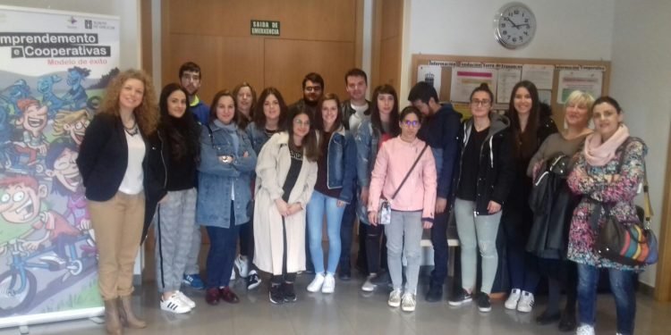 Obradoiro sobre economía social en Terra de Trasancos para estudantes do Monte Neme