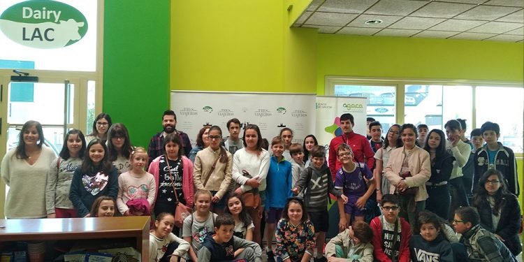 Cincuenta estudantes do Dr. López Suárez aprenden cooperativismo en Dairylac