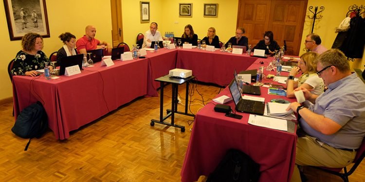 AGACA estuda estratexias para reforzar a xuventude no agro, con socios europeos