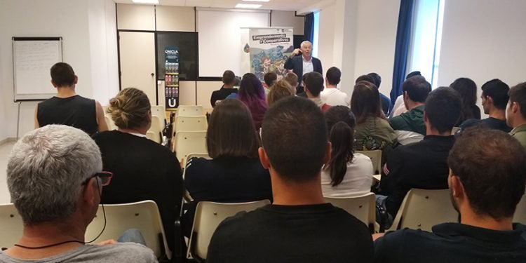 Estudantes de Sergude fórmanse en cooperativismo coa Rede Eusumo