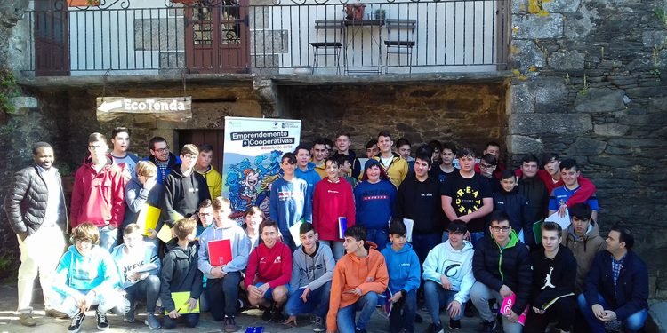 Case 300 estudantes coñeceron a economía social en marzo con AGACA e Rede Eusumo