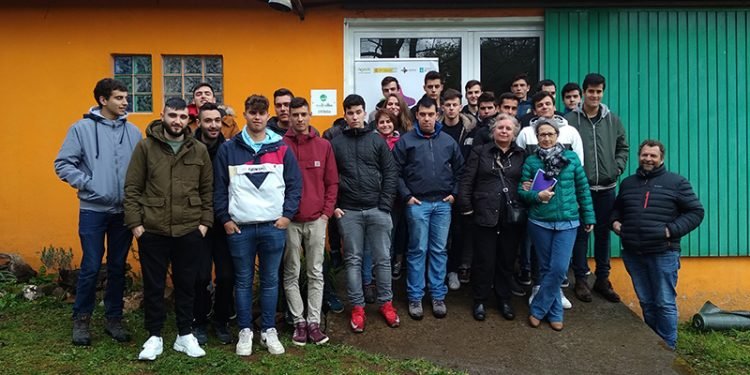 Milhulloa e Rede Eusumo presentan vantaxes do cooperativismo a estudantes