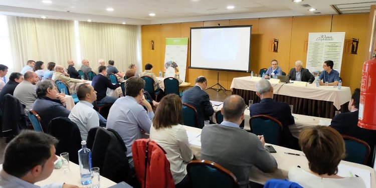 Profesionales del sector analizaron la situación del lácteo gallego en Santiago