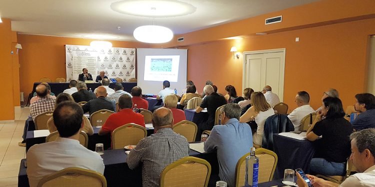 Viticultores profesionais debateron intensamente sobre normativa, sanidade e mercado do sector