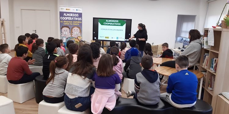Escolares de Meaño participan nos “Almorzos Cooperativos”