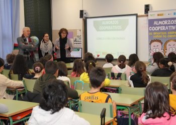 O alumnado do Quiroga Palacios aprende a comer e cooperar
