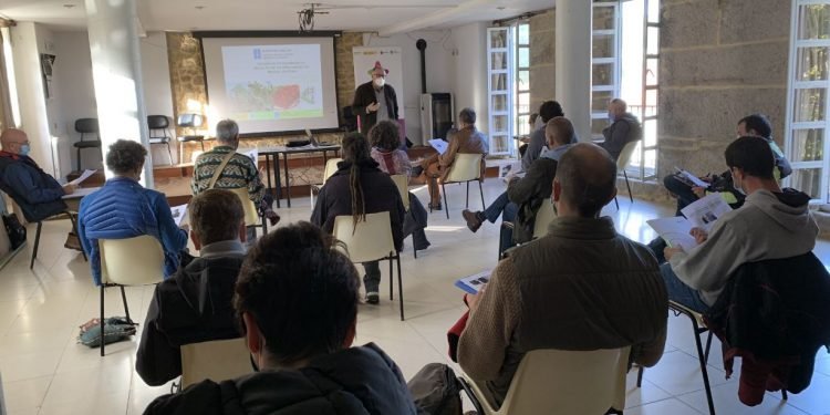 Éxito de asistencia en la primera jornada del Taller sobre Comunidades de Monte Vecinales en Esteiro