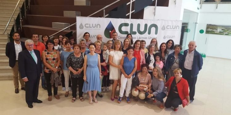 CLUN homenajea a sus socias con un encuentro con el grupo Mulleres de Seu