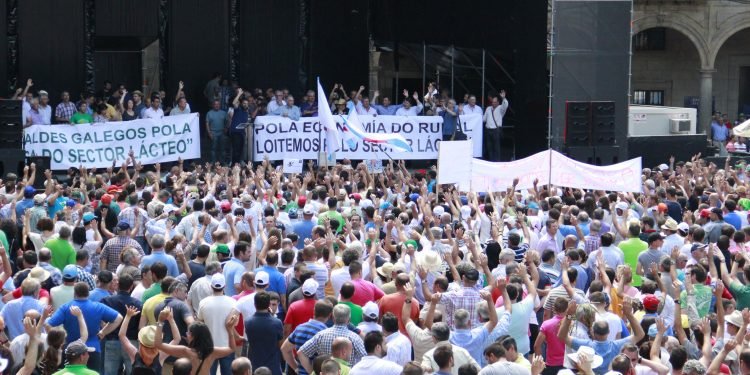 60 cooperativas ganaderas de AGACA participaron en la manifestación del sector lácteo