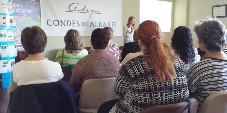 AGACA e “la Caixa” estrean o programa “Coidar, coidarte” para o envellecemento activo