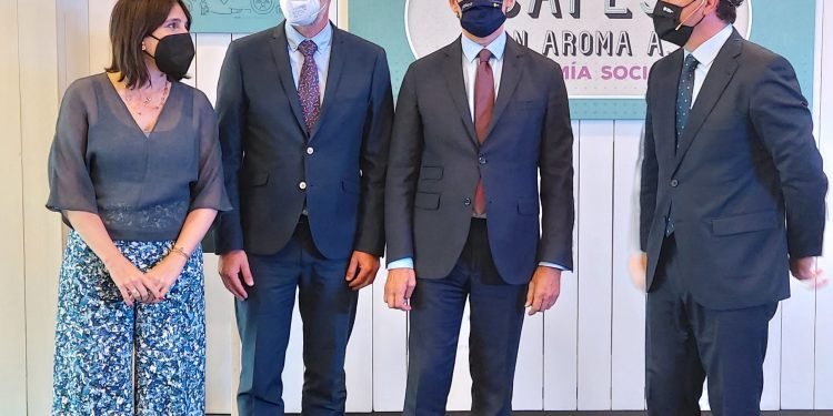 El presidente de la Xunta respalda la petición del Foro y apoya la creación de un Clúster gallego de Economía Social