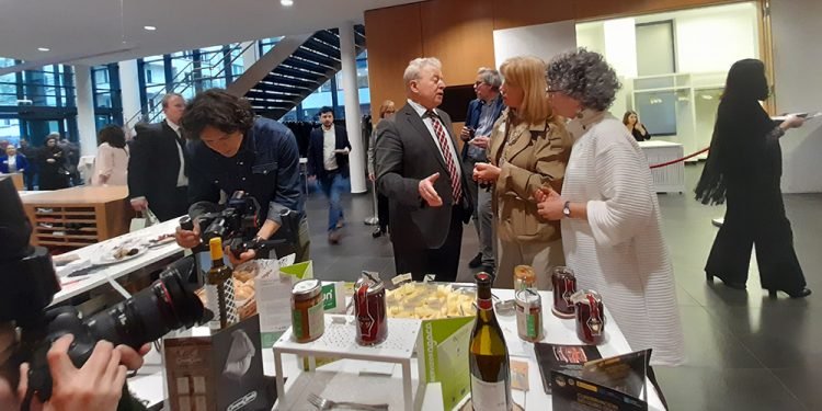 Janusz Wojciechowski alaba a calidade dos produtos cooperativos galegos en Bruxelas con AGROSMARTglobal