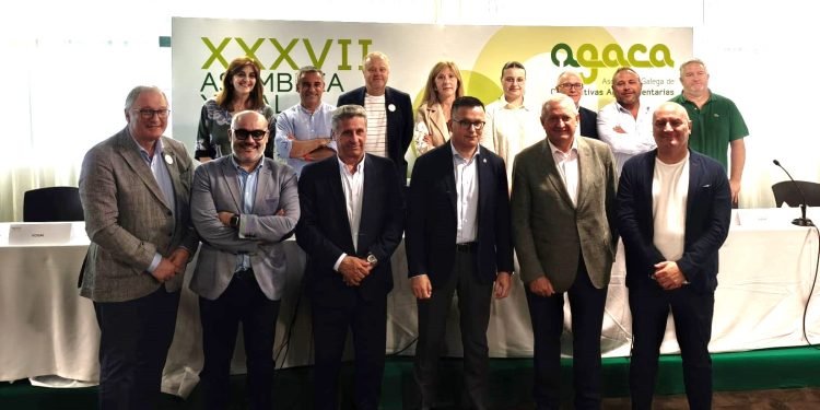 Carmen Rodríguez, reelixida presidenta de AGACA