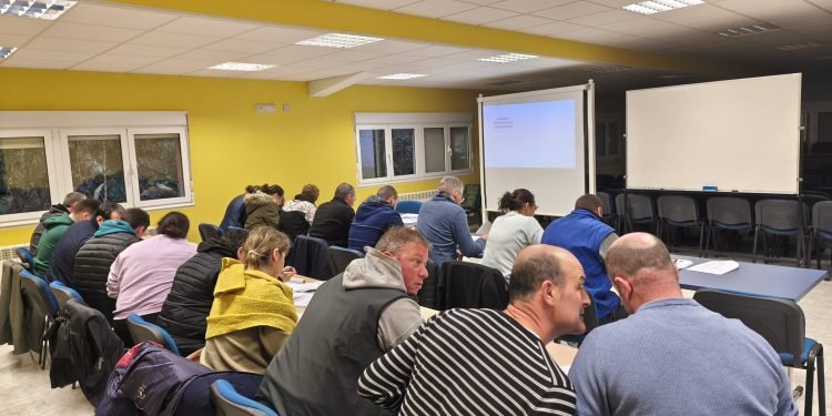 AGACA e CEPES comezan en febreiro novos cursos para operarios de granja e incoporación á empresa agraria