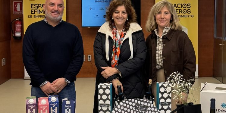 AGACA inaugura los “Espacios Efímeros de Emprendimiento” en el Mercado de Abastos de Santiago